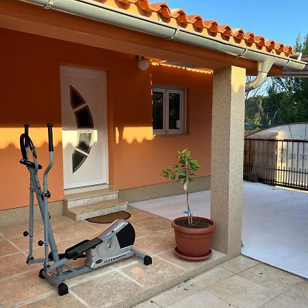 Willa Dora House With Wifi And Outdoor Swimming Pool Pula Zewnętrze zdjęcie