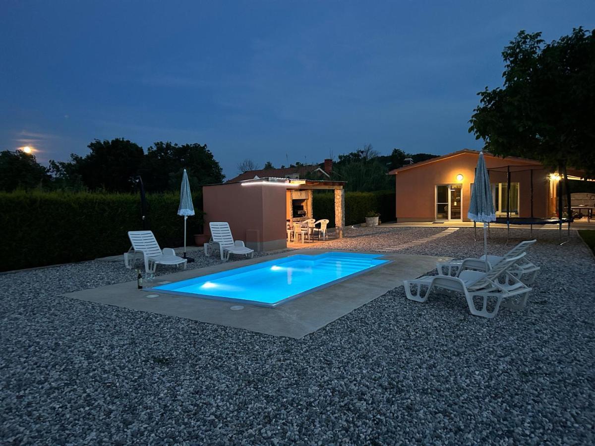 Willa Dora House With Wifi And Outdoor Swimming Pool Pula Zewnętrze zdjęcie