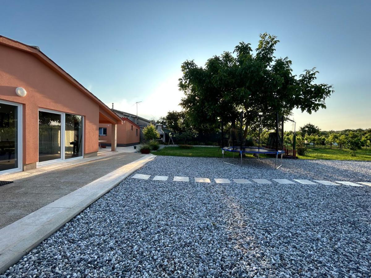 Willa Dora House With Wifi And Outdoor Swimming Pool Pula Zewnętrze zdjęcie