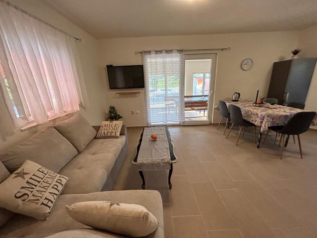 Willa Dora House With Wifi And Outdoor Swimming Pool Pula Zewnętrze zdjęcie