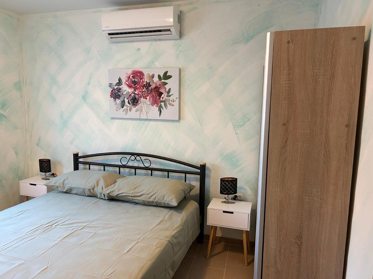 Willa Dora House With Wifi And Outdoor Swimming Pool Pula Zewnętrze zdjęcie